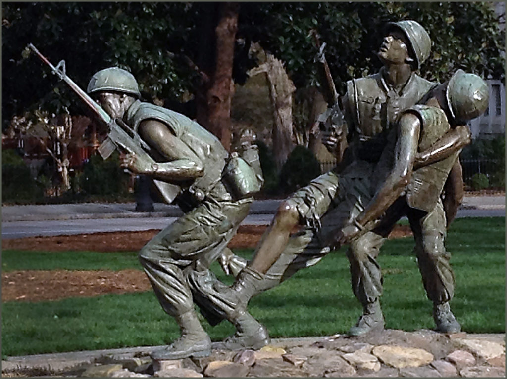 statues of 3 American boys in war